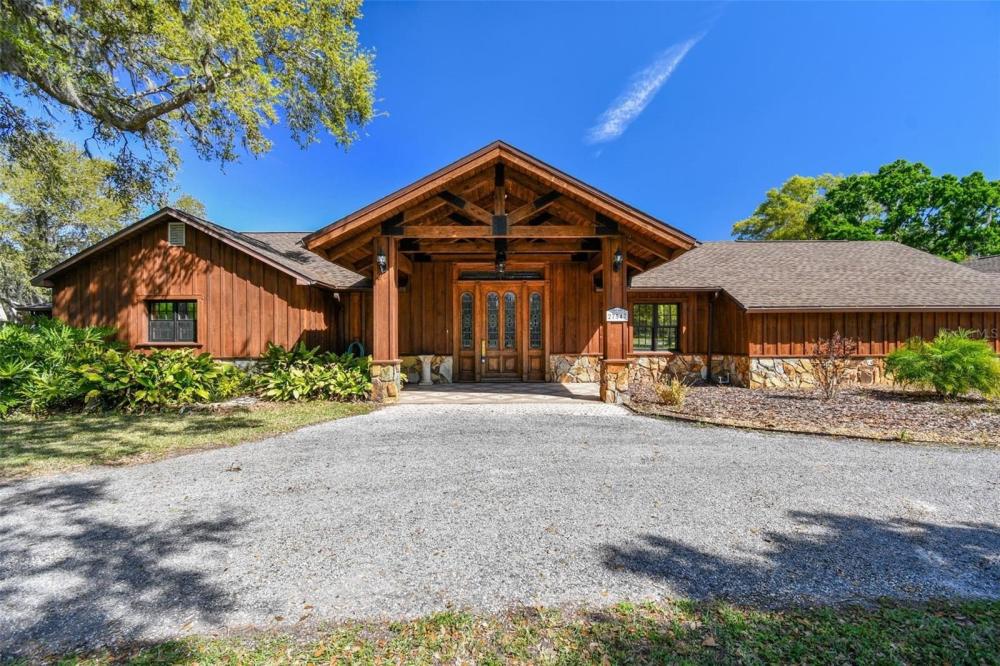 Currently Displayed Property Photo