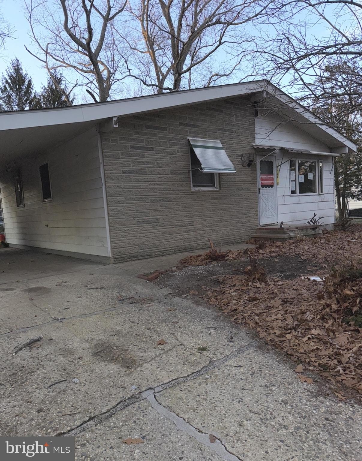 Currently Displayed Property Photo