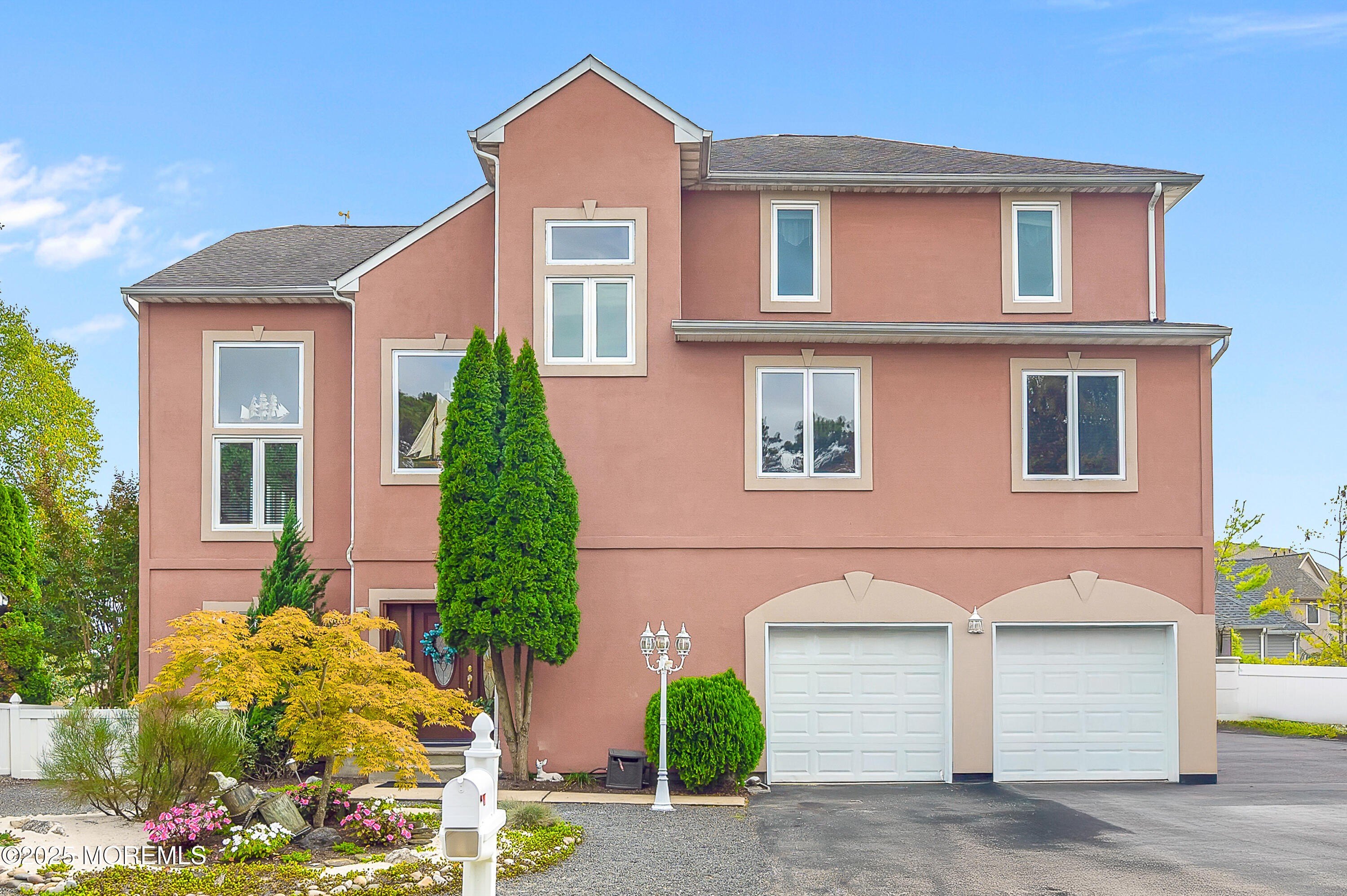 Currently Displayed Property Photo