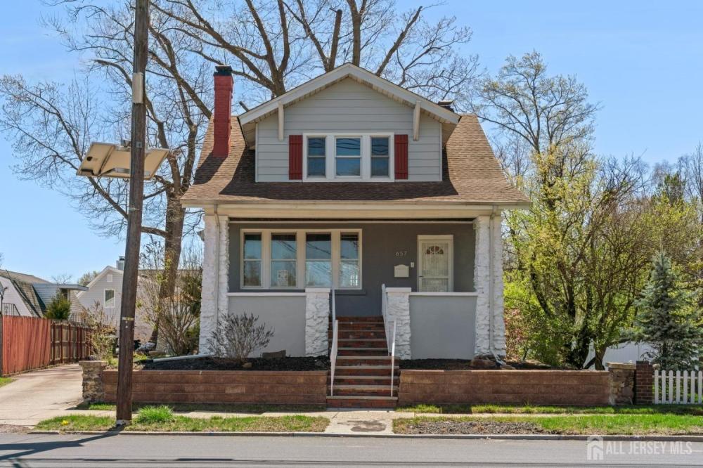 Currently Displayed Property Photo