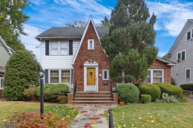 Currently Displayed Property Photo