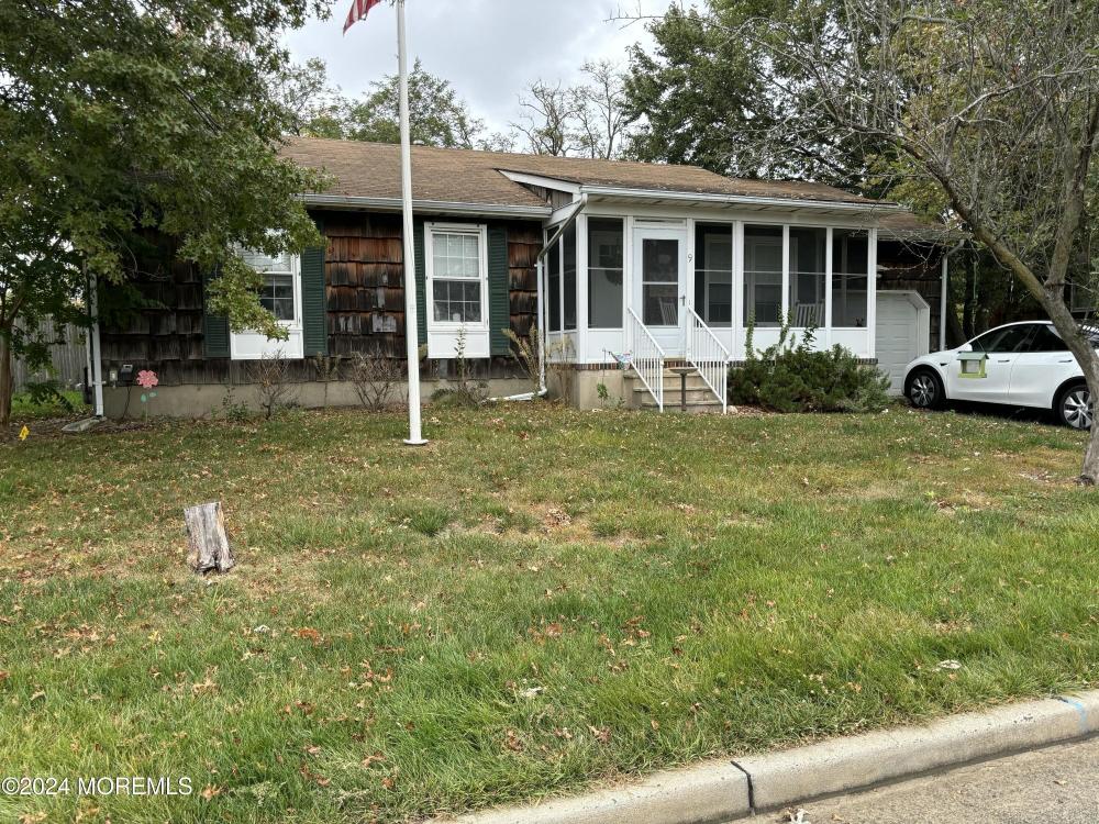 Currently Displayed Property Photo