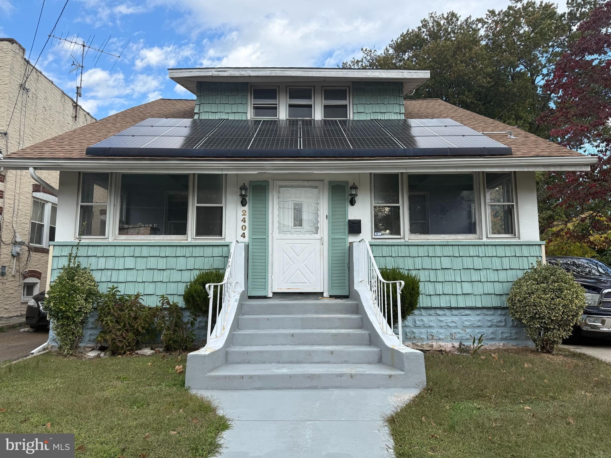 Currently Displayed Property Photo