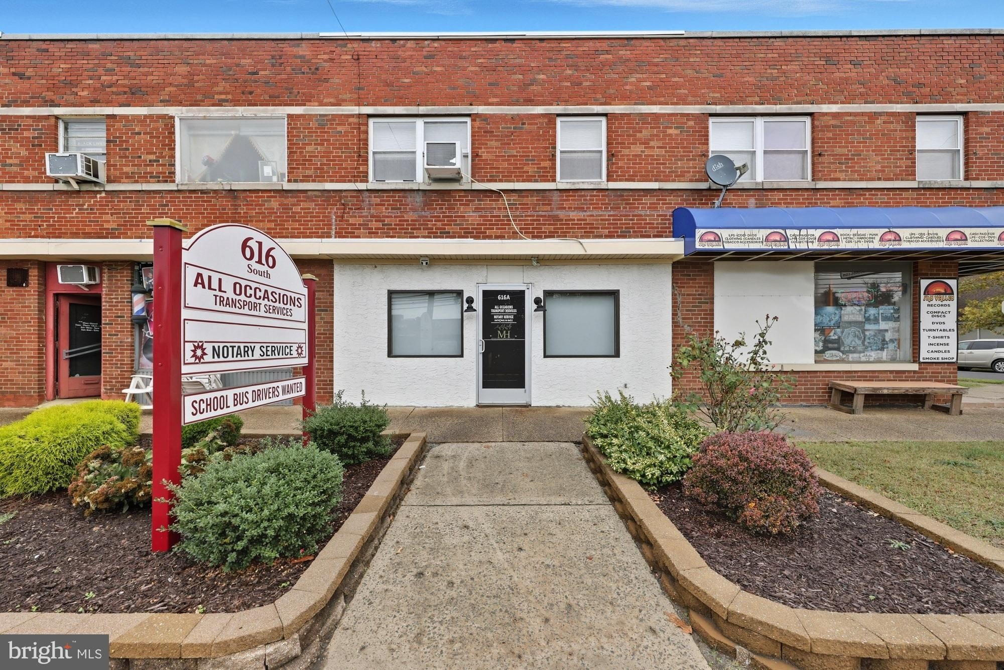 Currently Displayed Property Photo