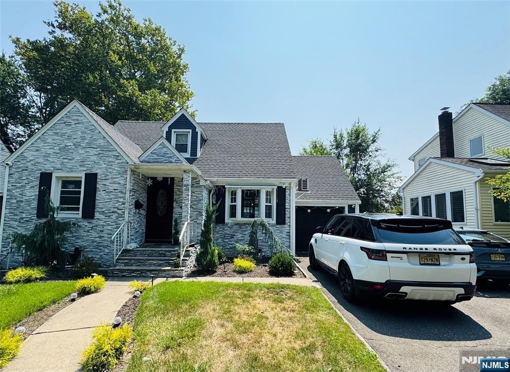 Currently Displayed Property Photo