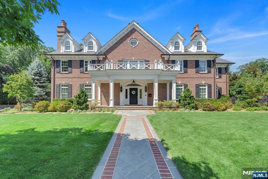 Currently Displayed Property Photo