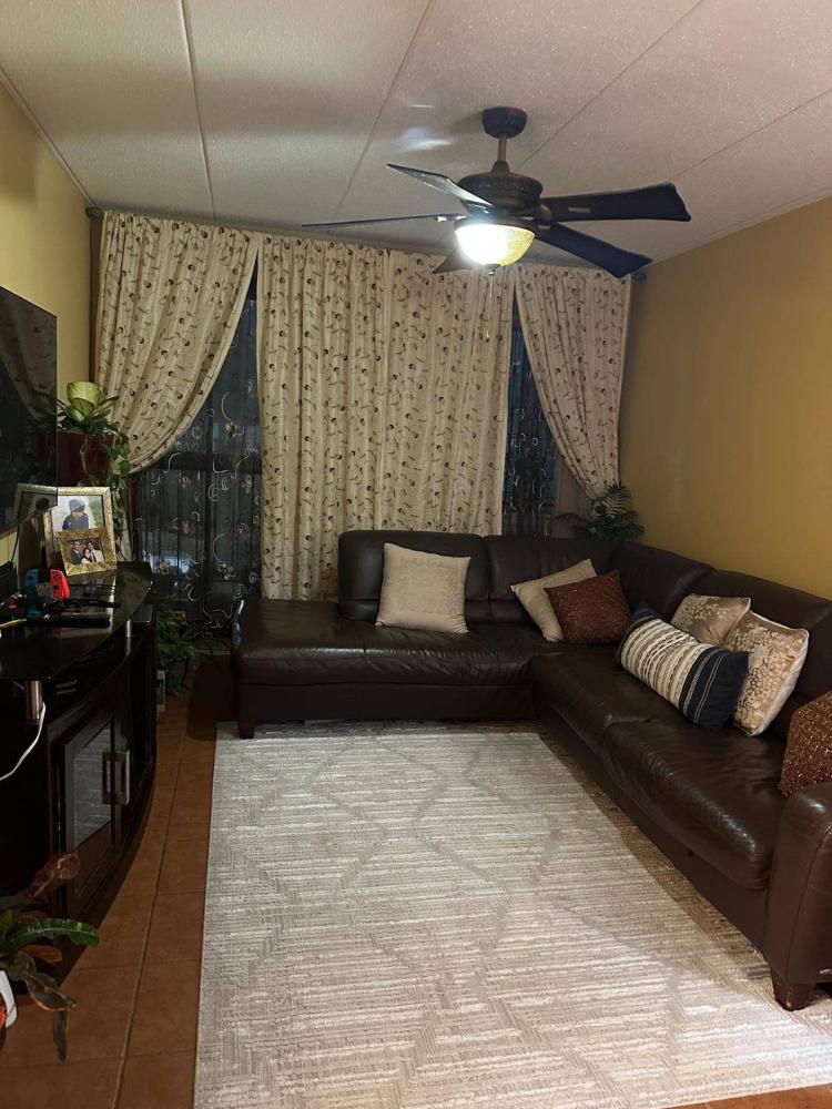 Currently Displayed Property Photo