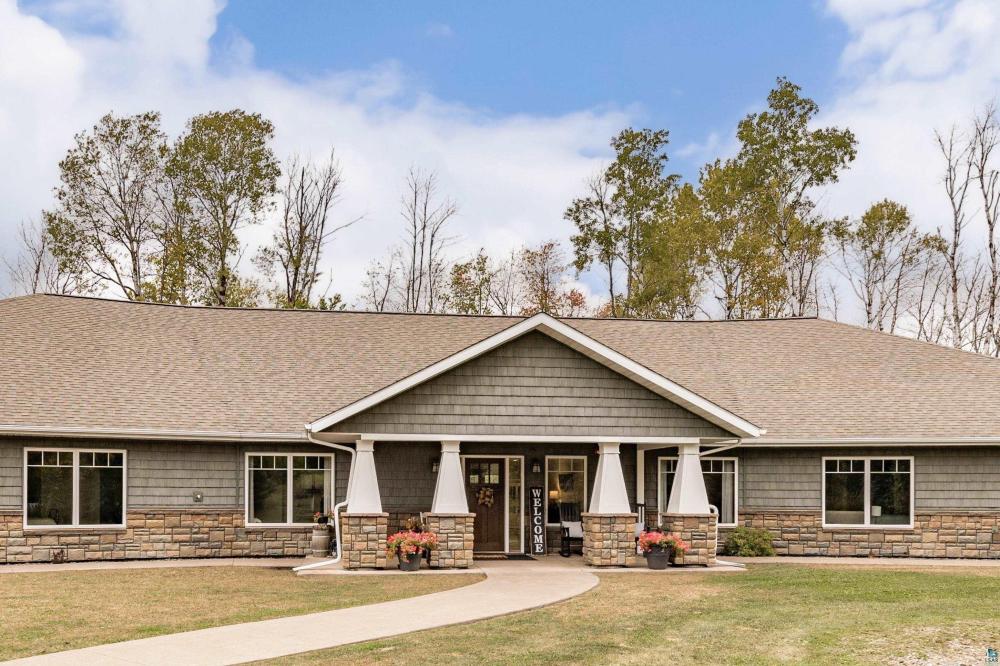 Currently Displayed Property Photo