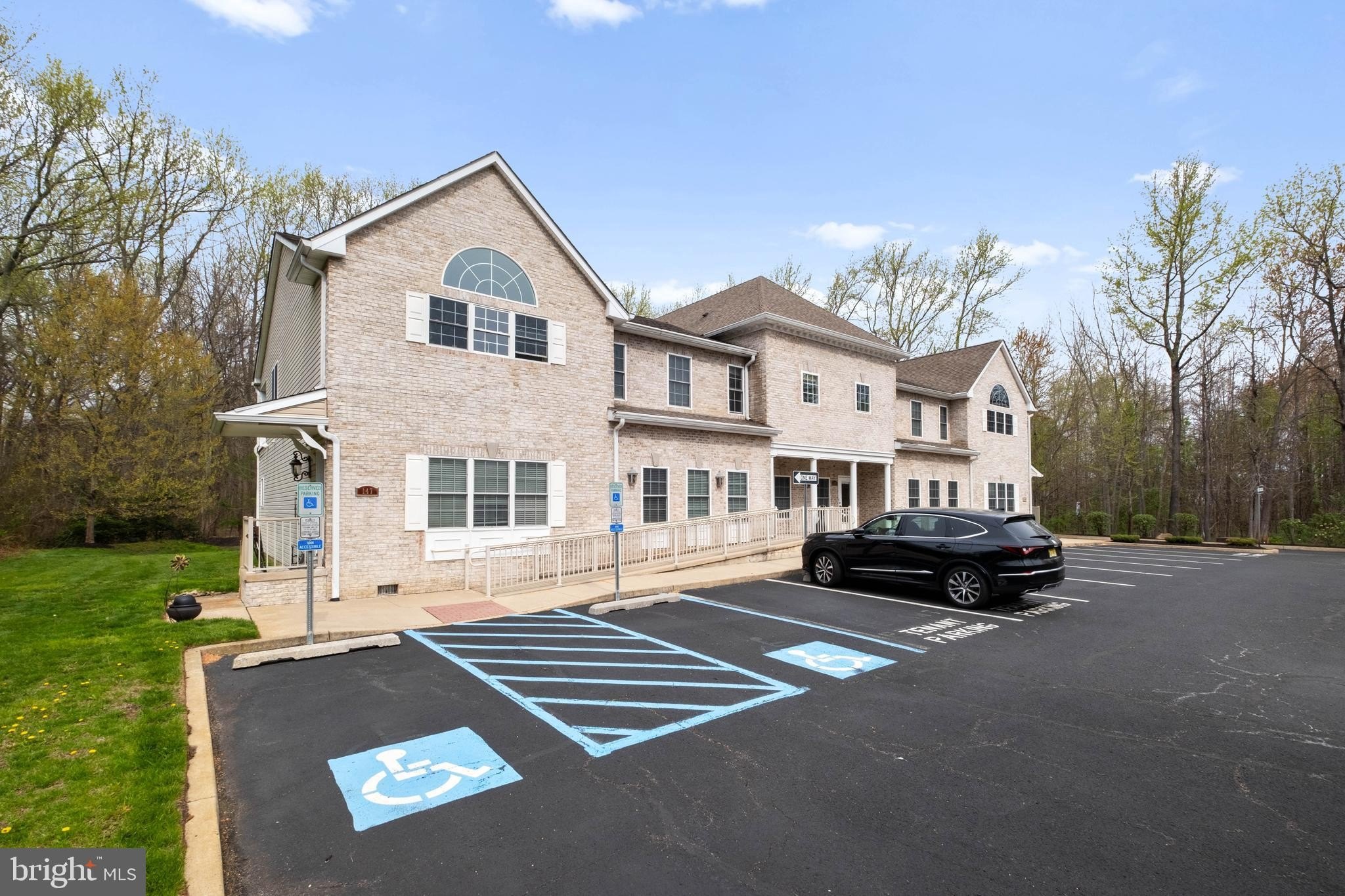 Currently Displayed Property Photo