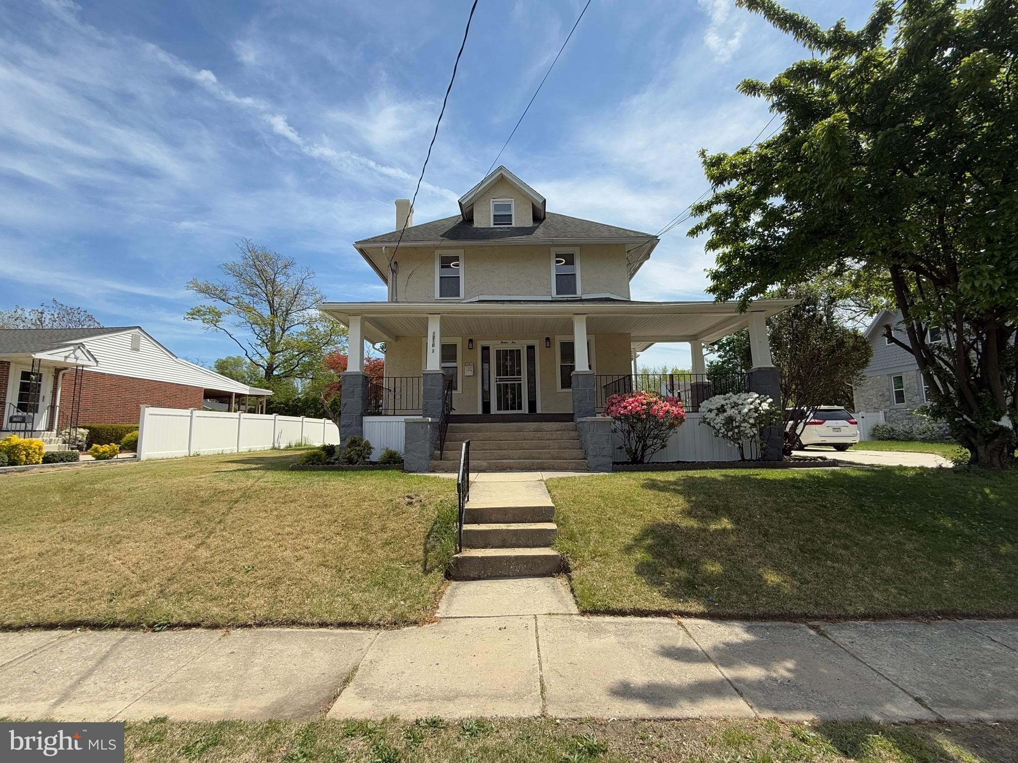 Currently Displayed Property Photo