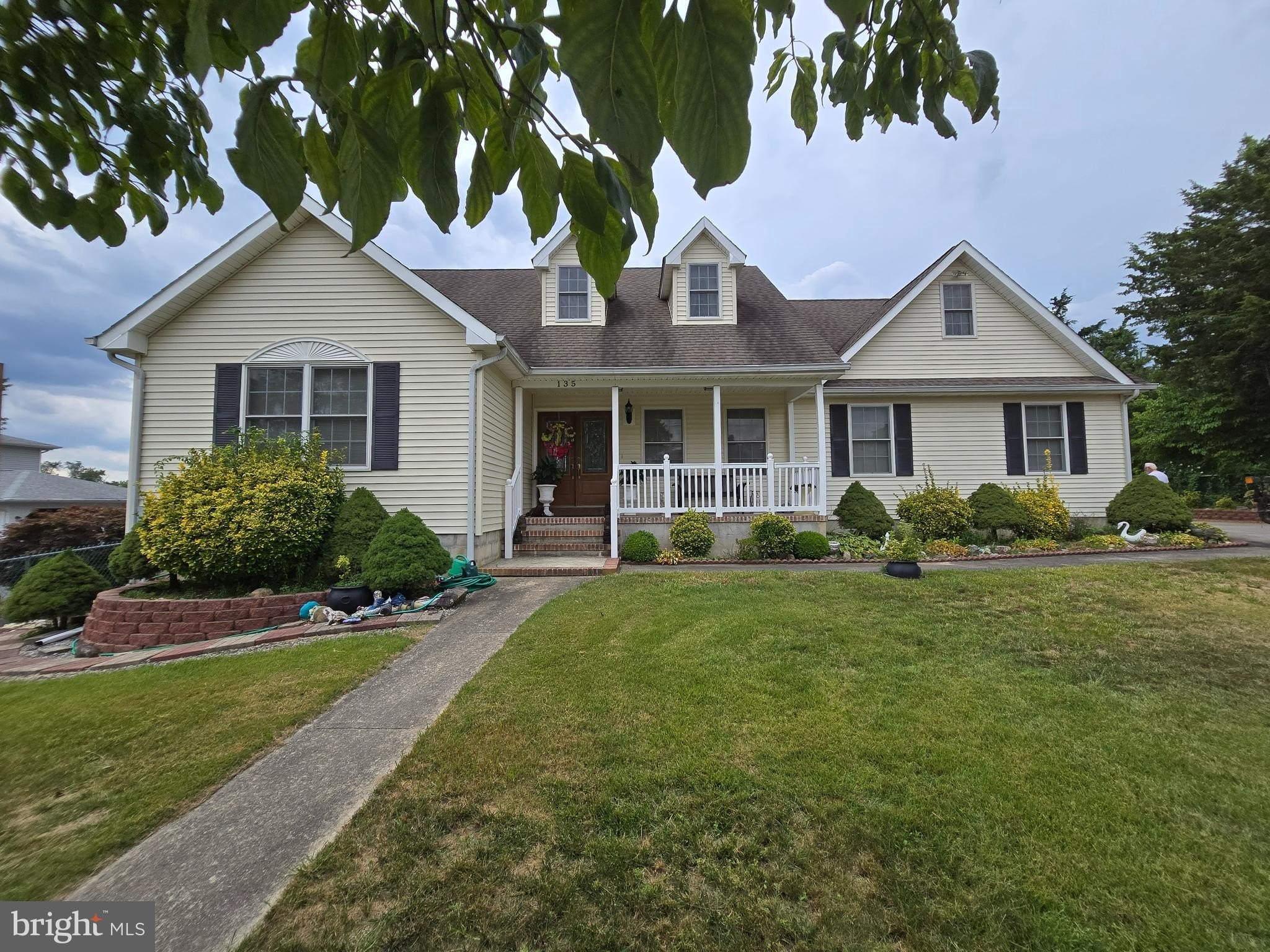 Currently Displayed Property Photo