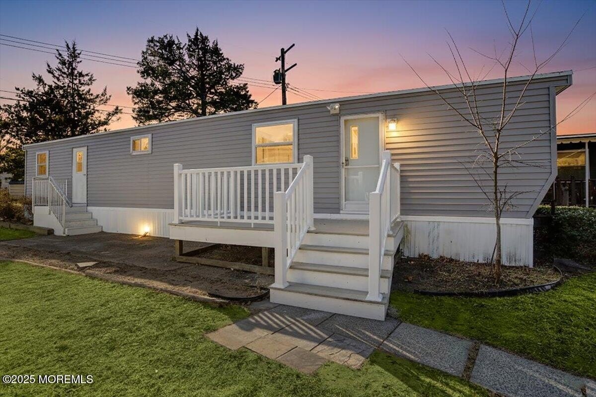 Currently Displayed Property Photo