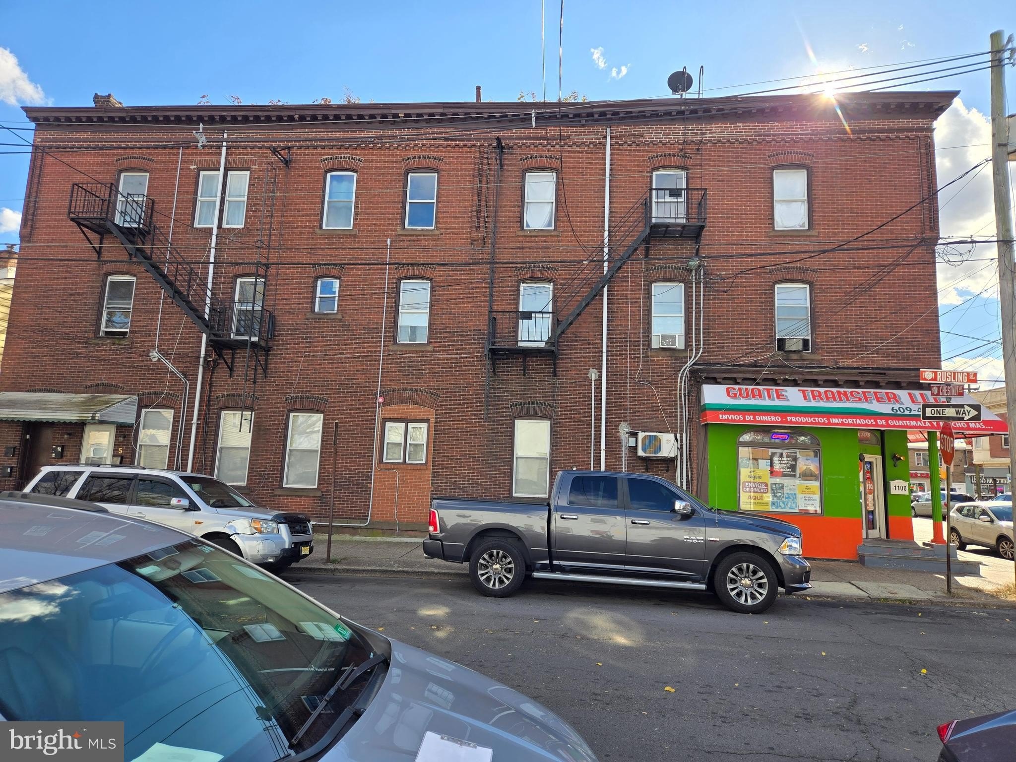 Currently Displayed Property Photo