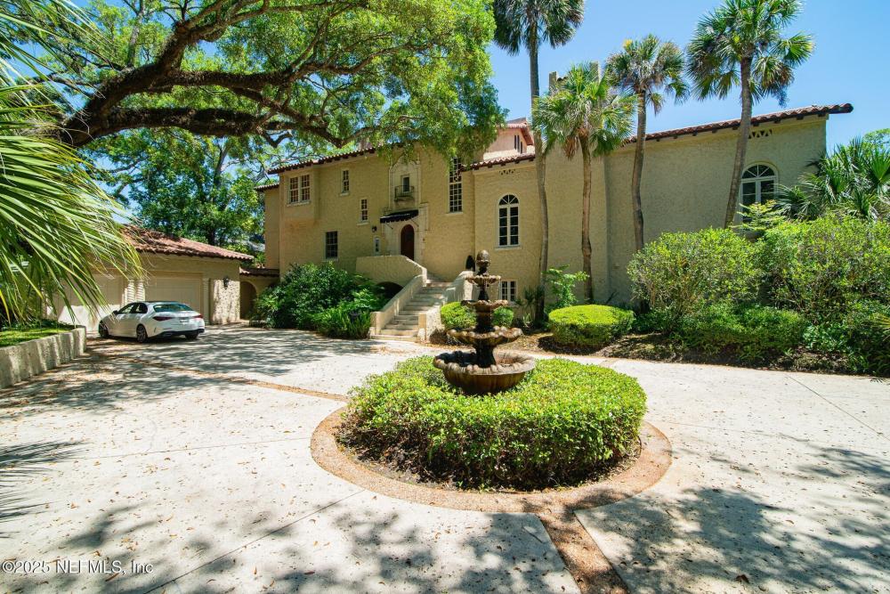 Currently Displayed Property Photo