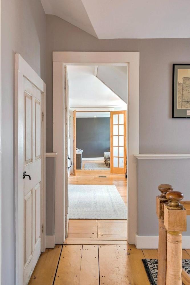 Currently Displayed Property Photo