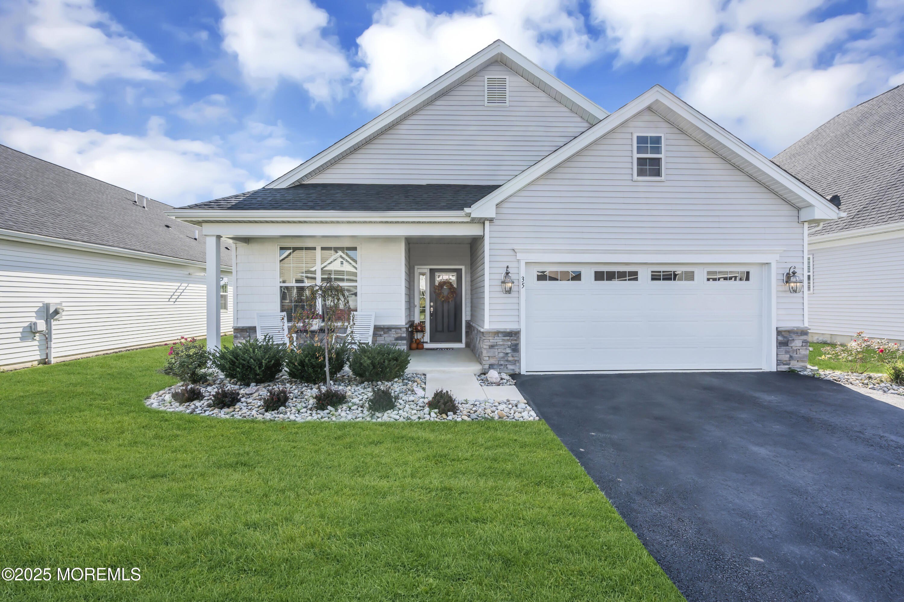 Currently Displayed Property Photo