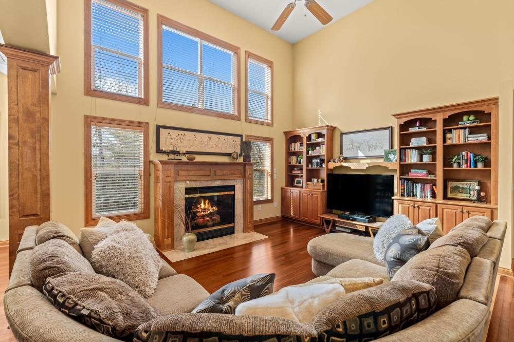 Currently Displayed Property Photo