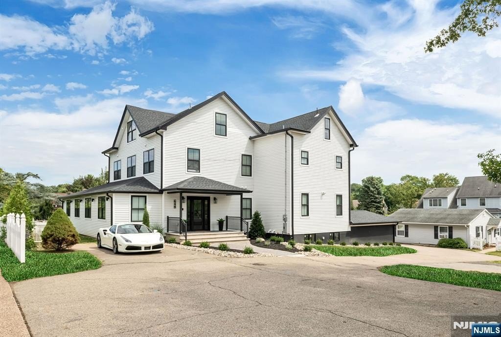 Currently Displayed Property Photo