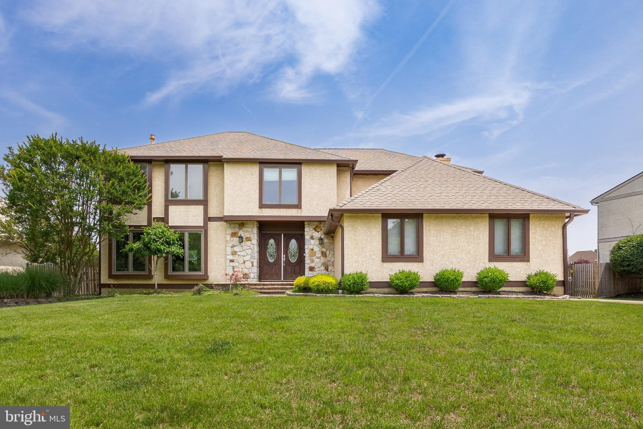 Currently Displayed Property Photo