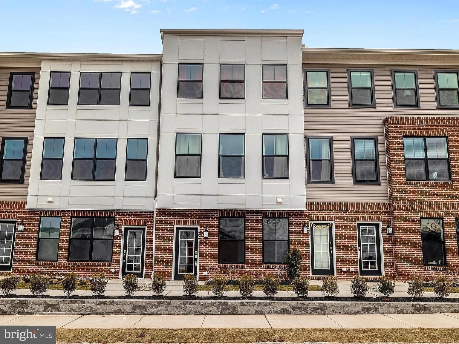 Currently Displayed Property Photo