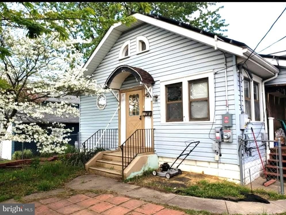 Currently Displayed Property Photo