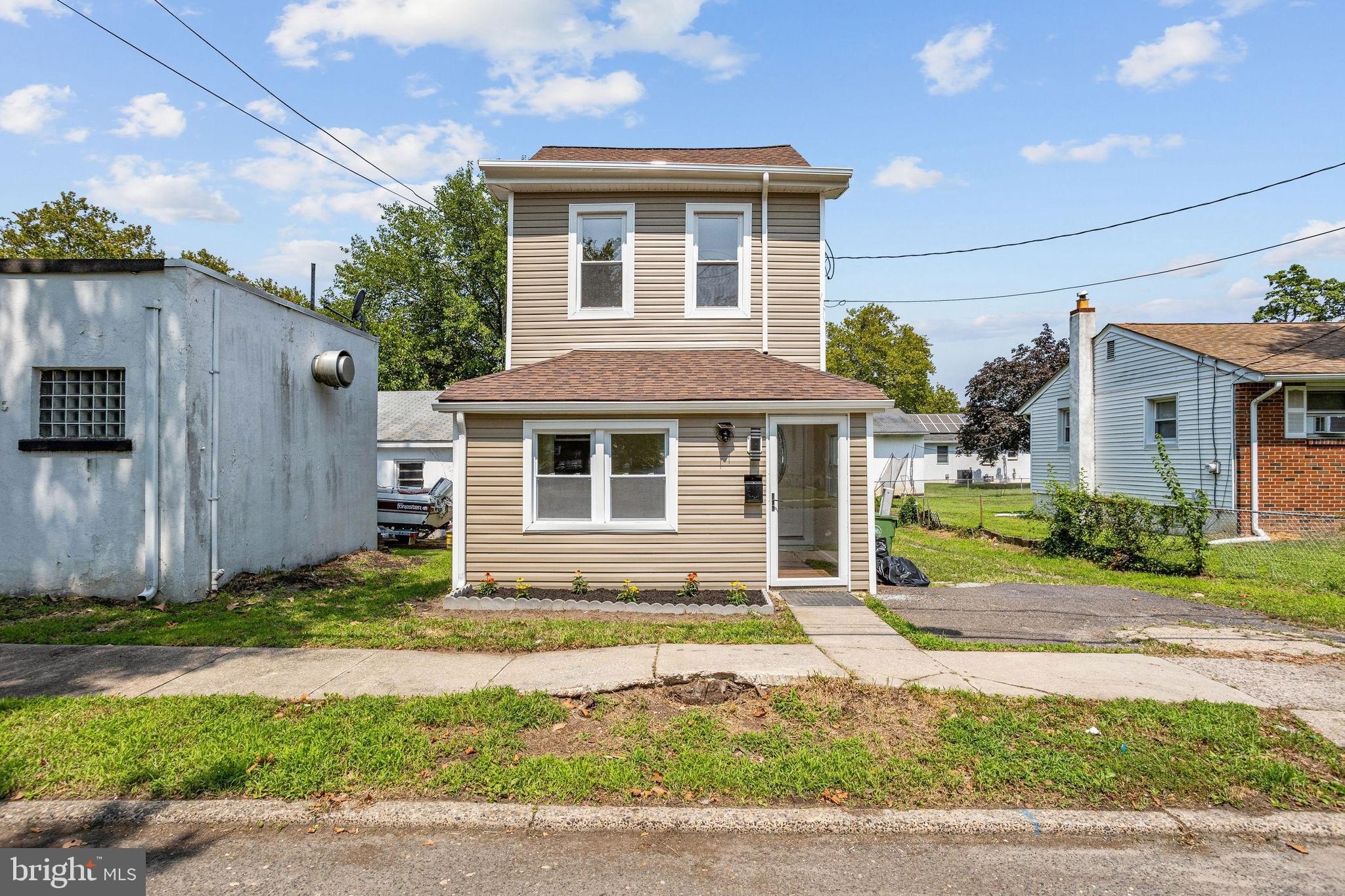 Currently Displayed Property Photo