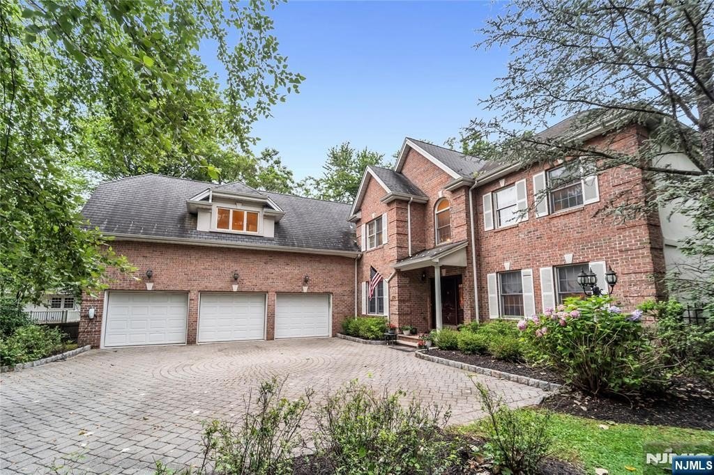 Currently Displayed Property Photo