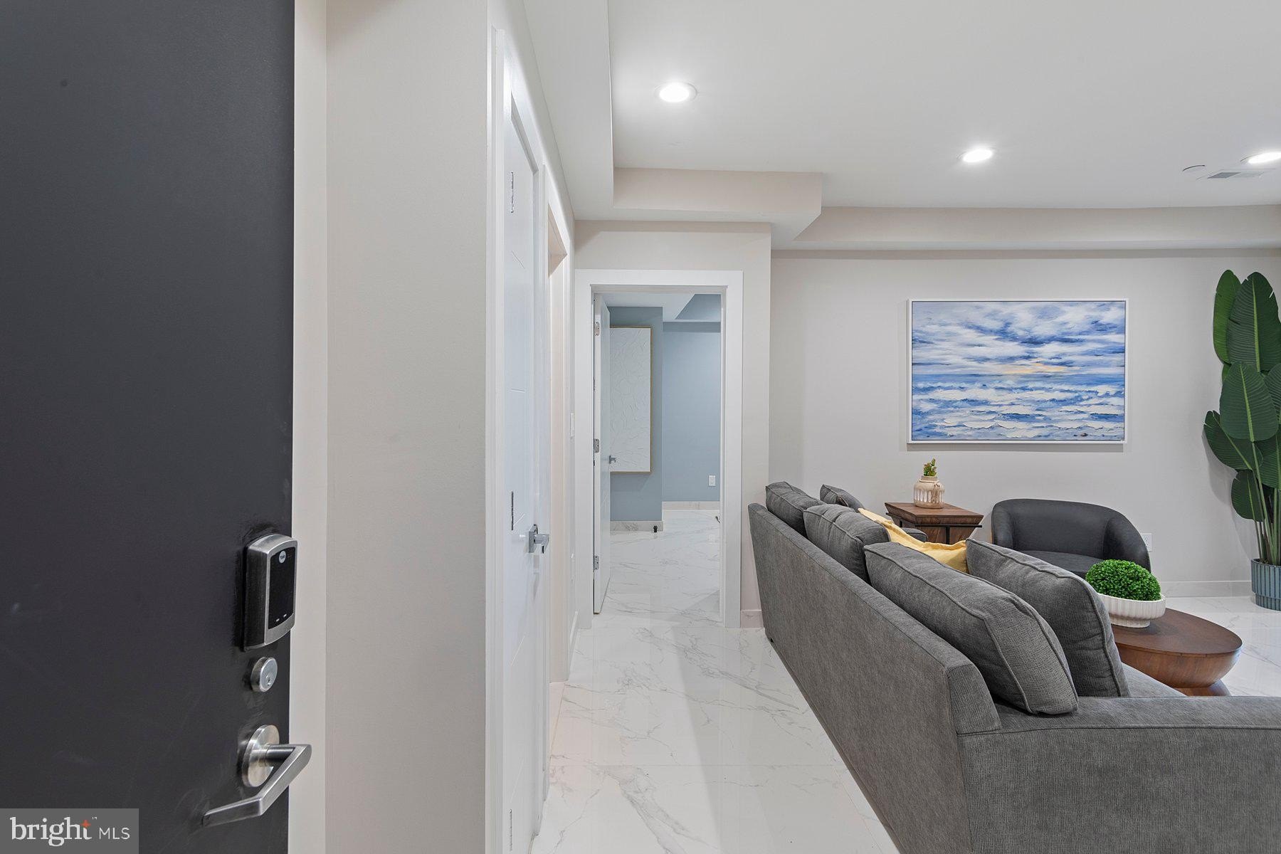 Currently Displayed Property Photo