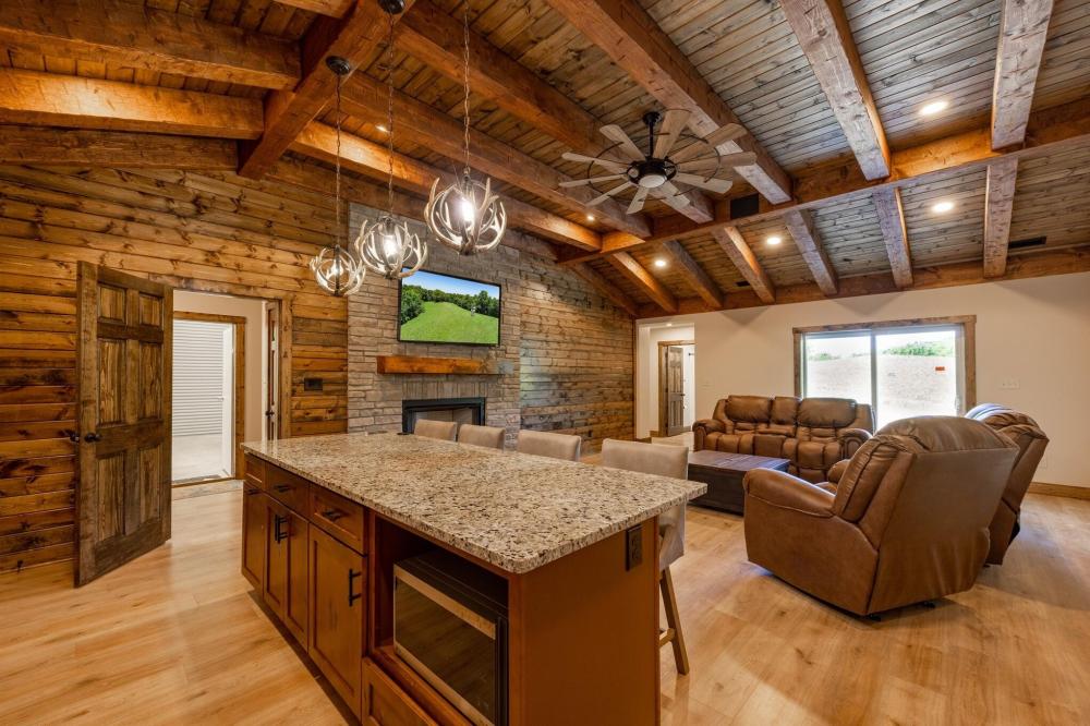 Currently Displayed Property Photo