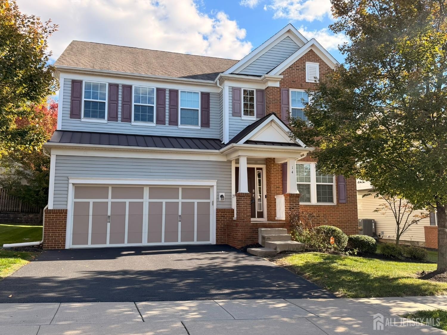 Currently Displayed Property Photo