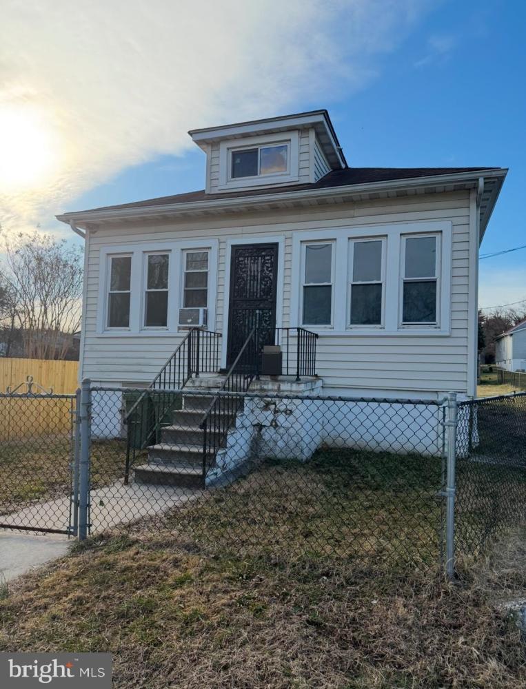 Currently Displayed Property Photo