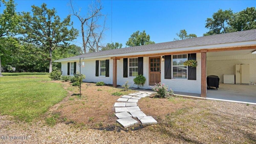 Currently Displayed Property Photo