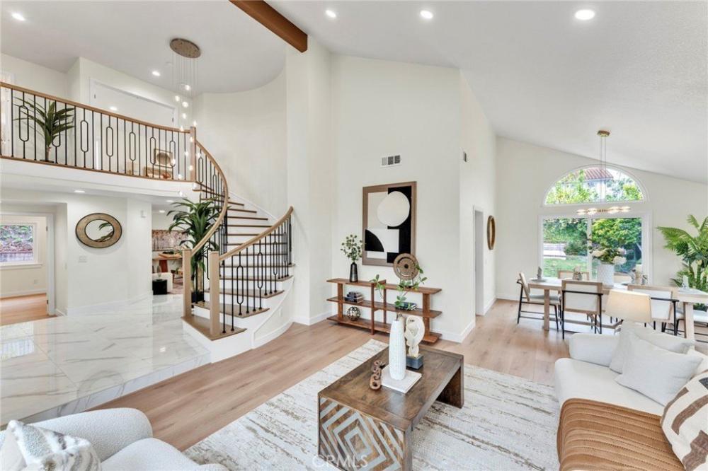Currently Displayed Property Photo