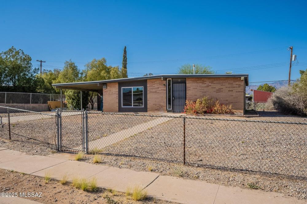Currently Displayed Property Photo