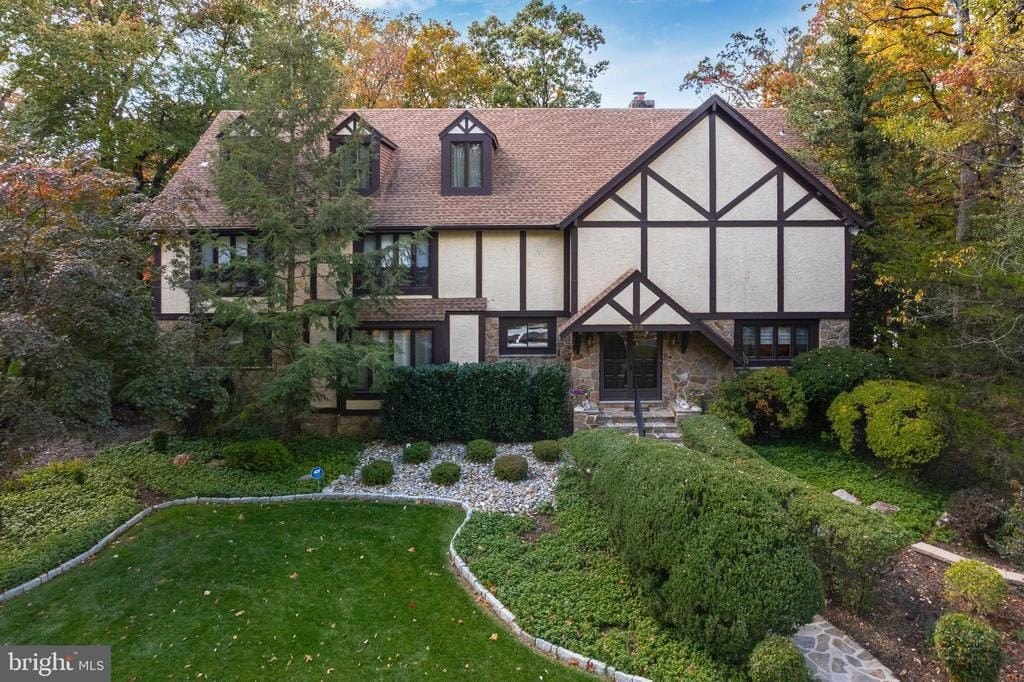 Currently Displayed Property Photo