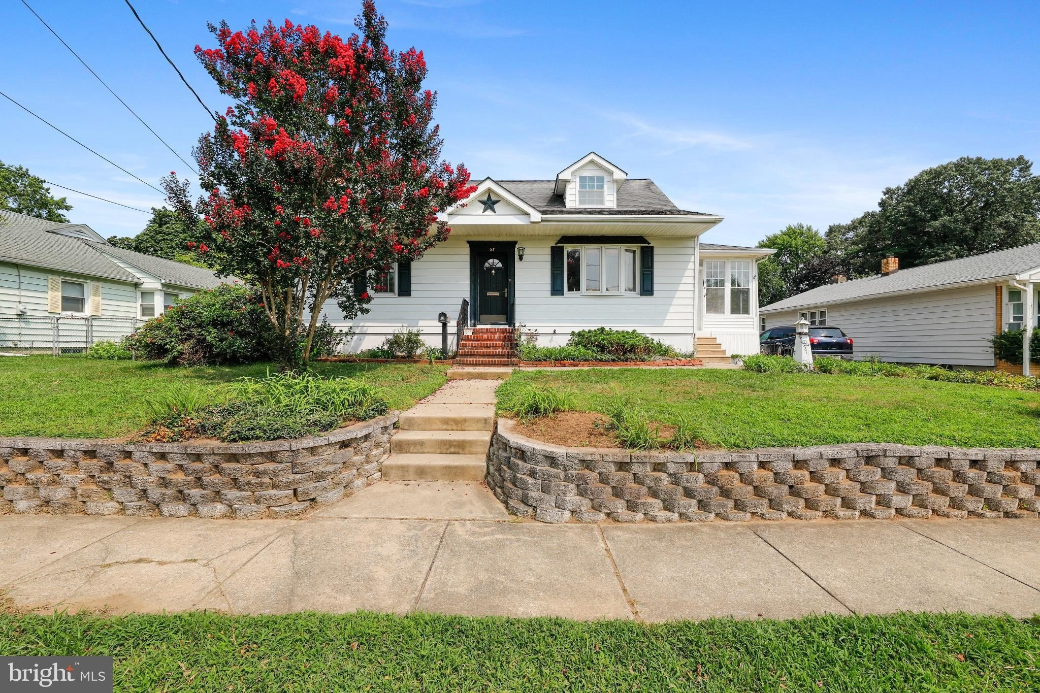 Currently Displayed Property Photo