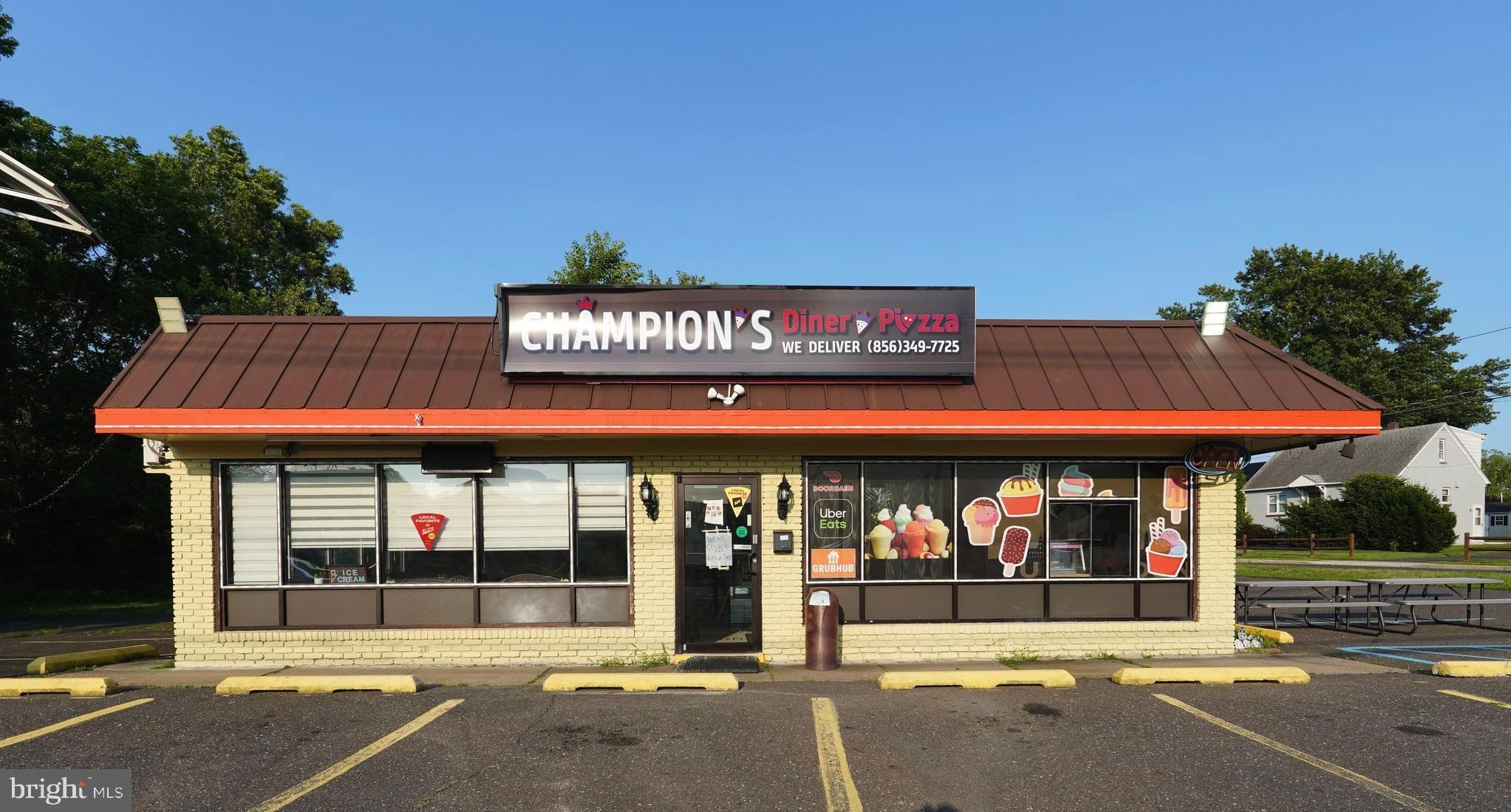 Currently Displayed Property Photo