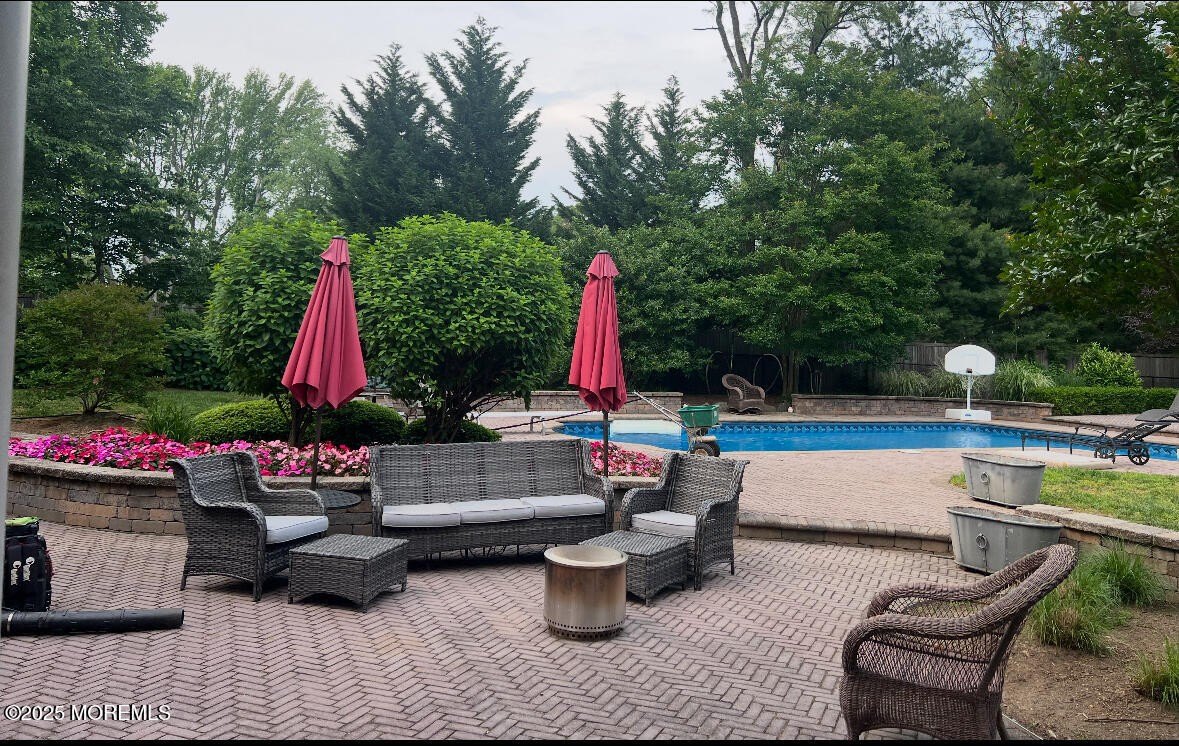 Currently Displayed Property Photo