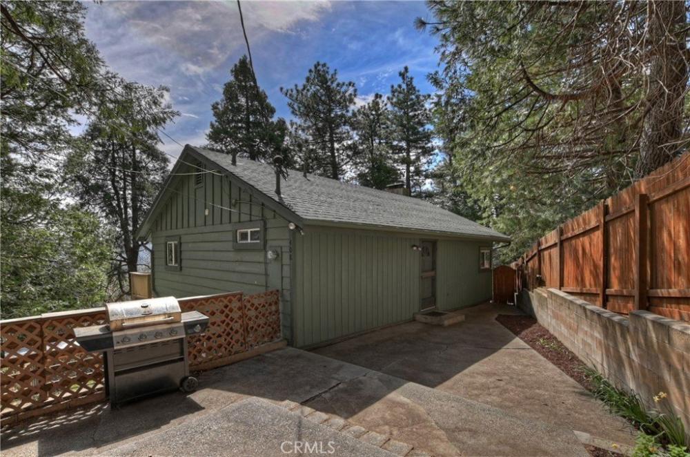 Currently Displayed Property Photo