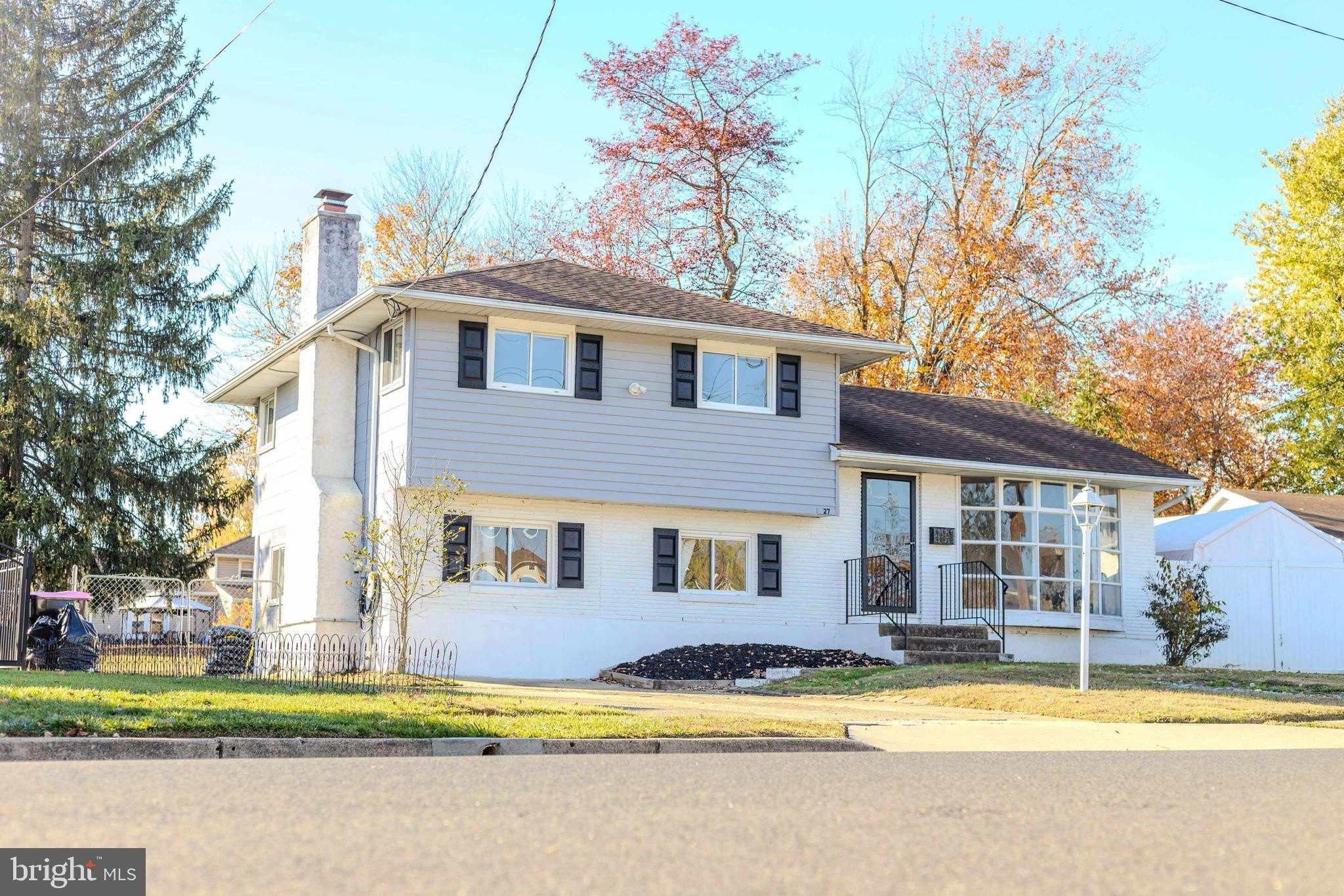 Currently Displayed Property Photo