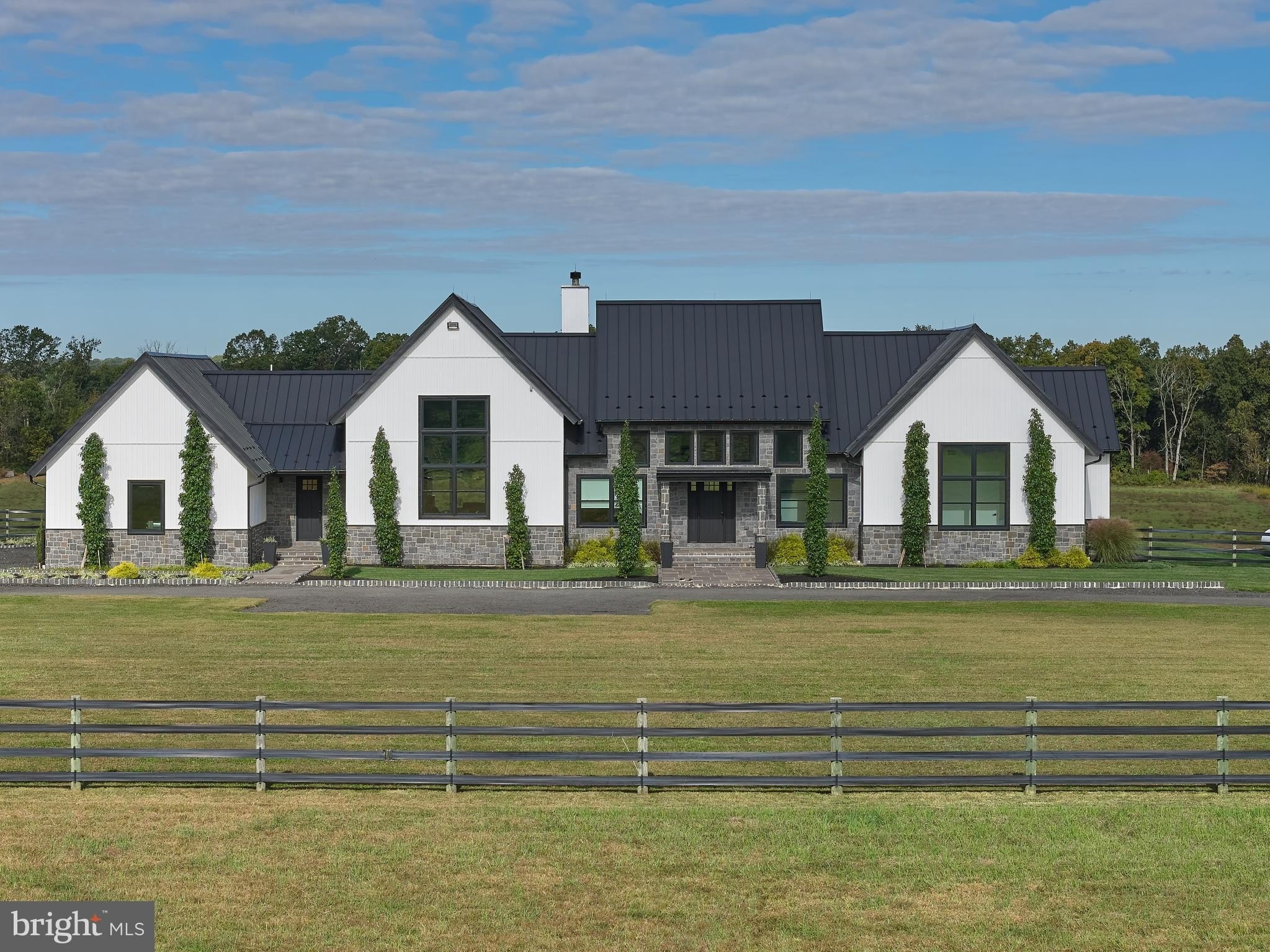 Currently Displayed Property Photo