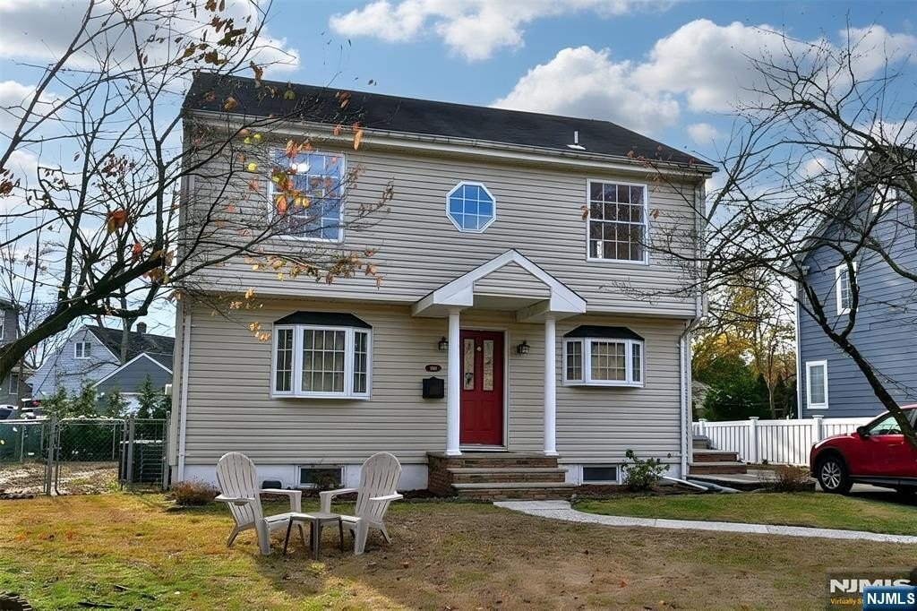 Currently Displayed Property Photo