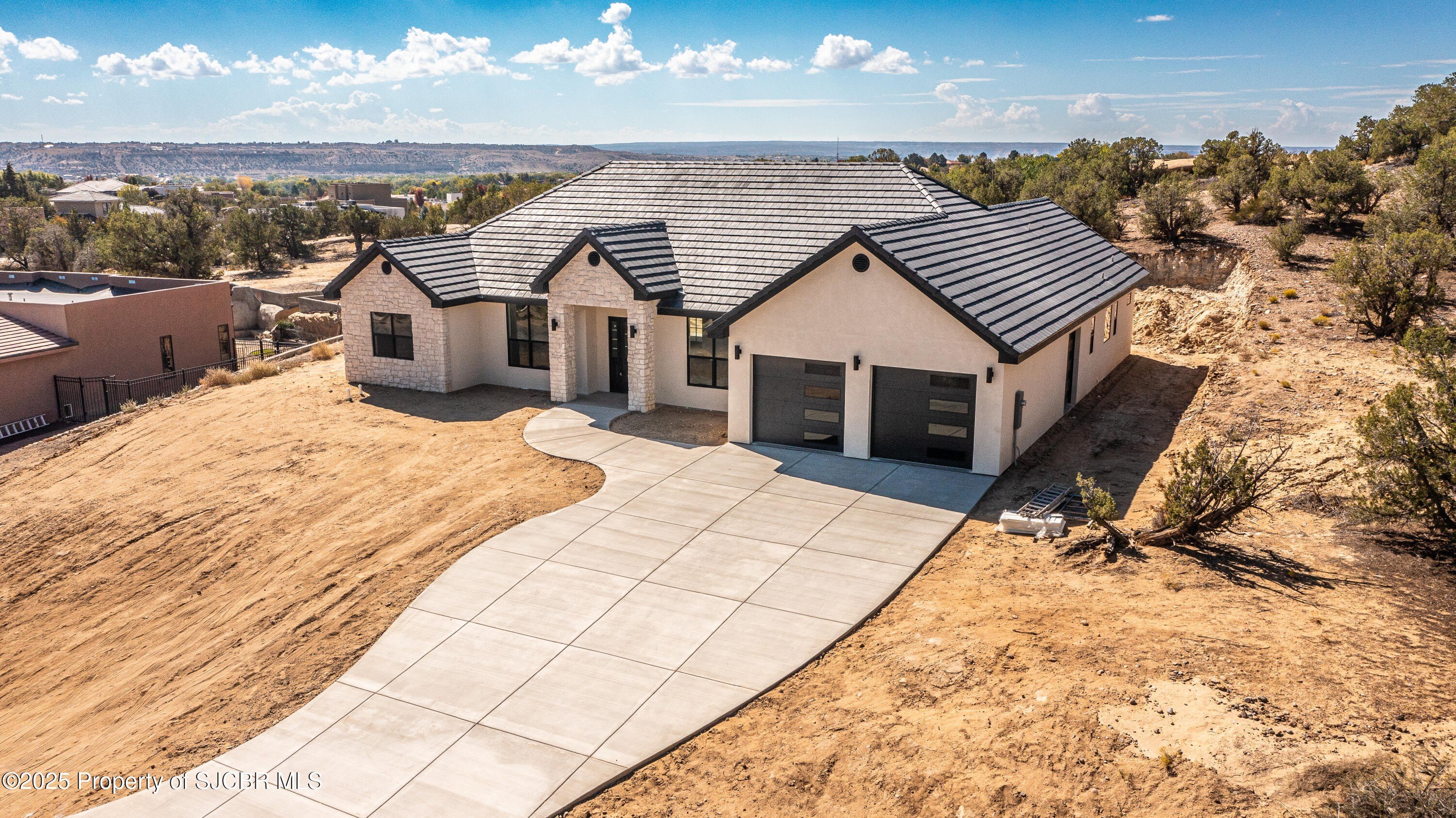 Currently Displayed Property Photo