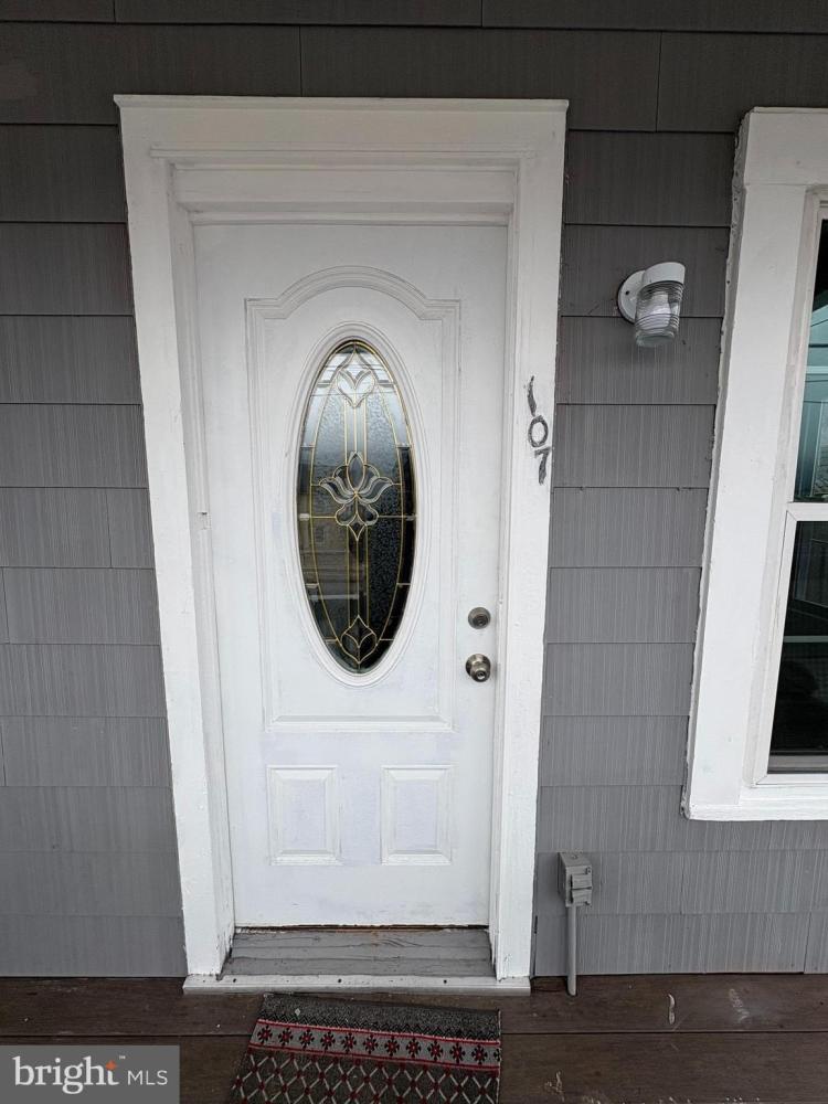 Currently Displayed Property Photo