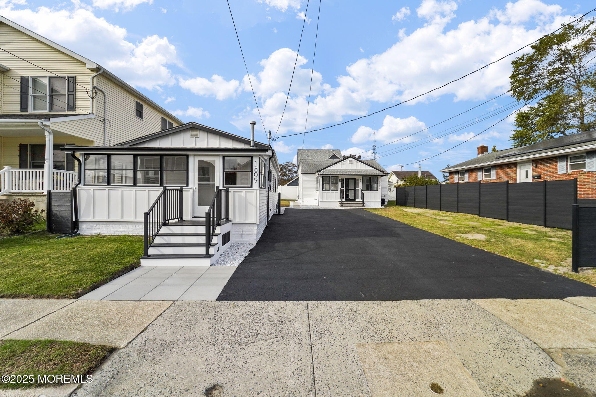 Currently Displayed Property Photo