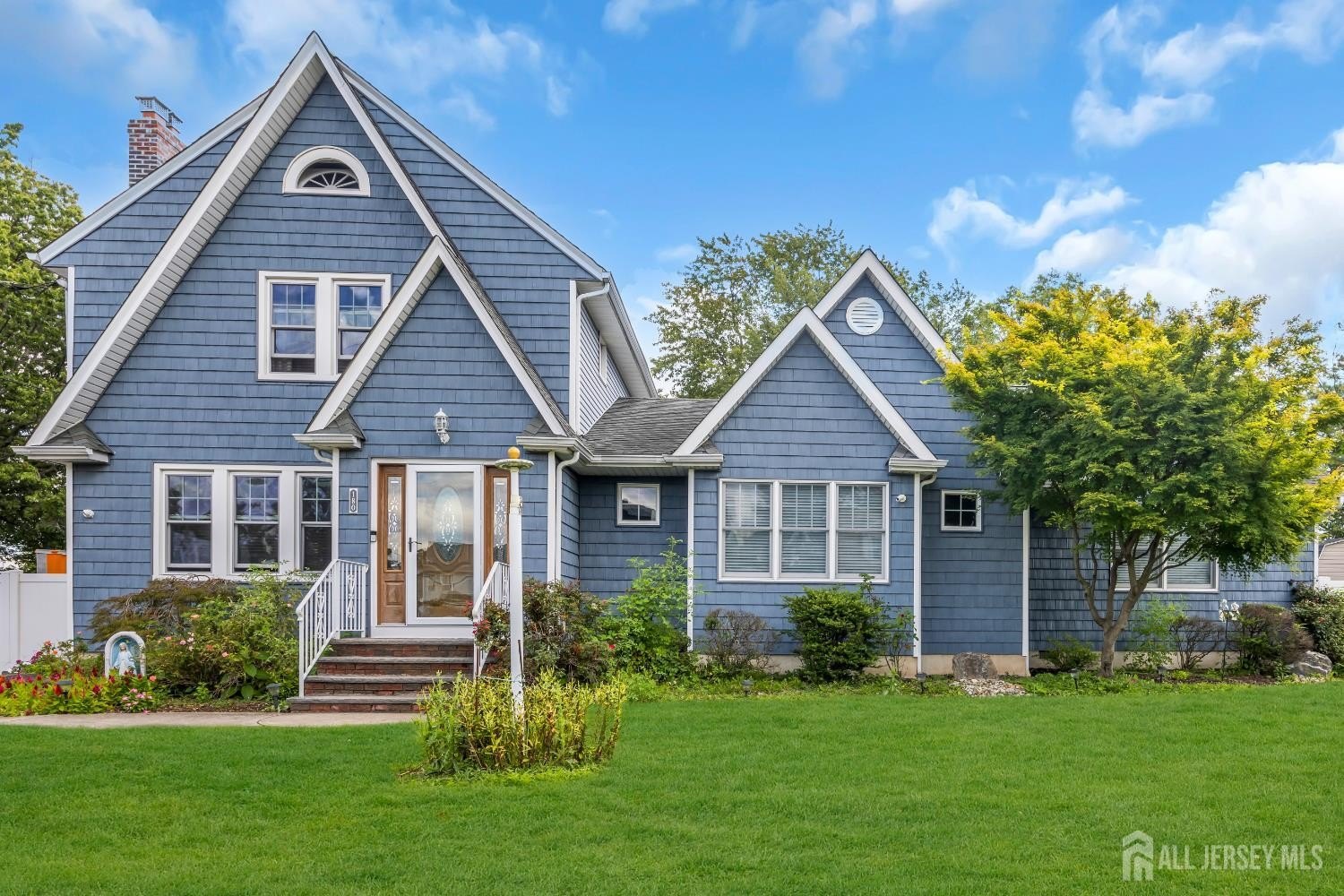 Currently Displayed Property Photo