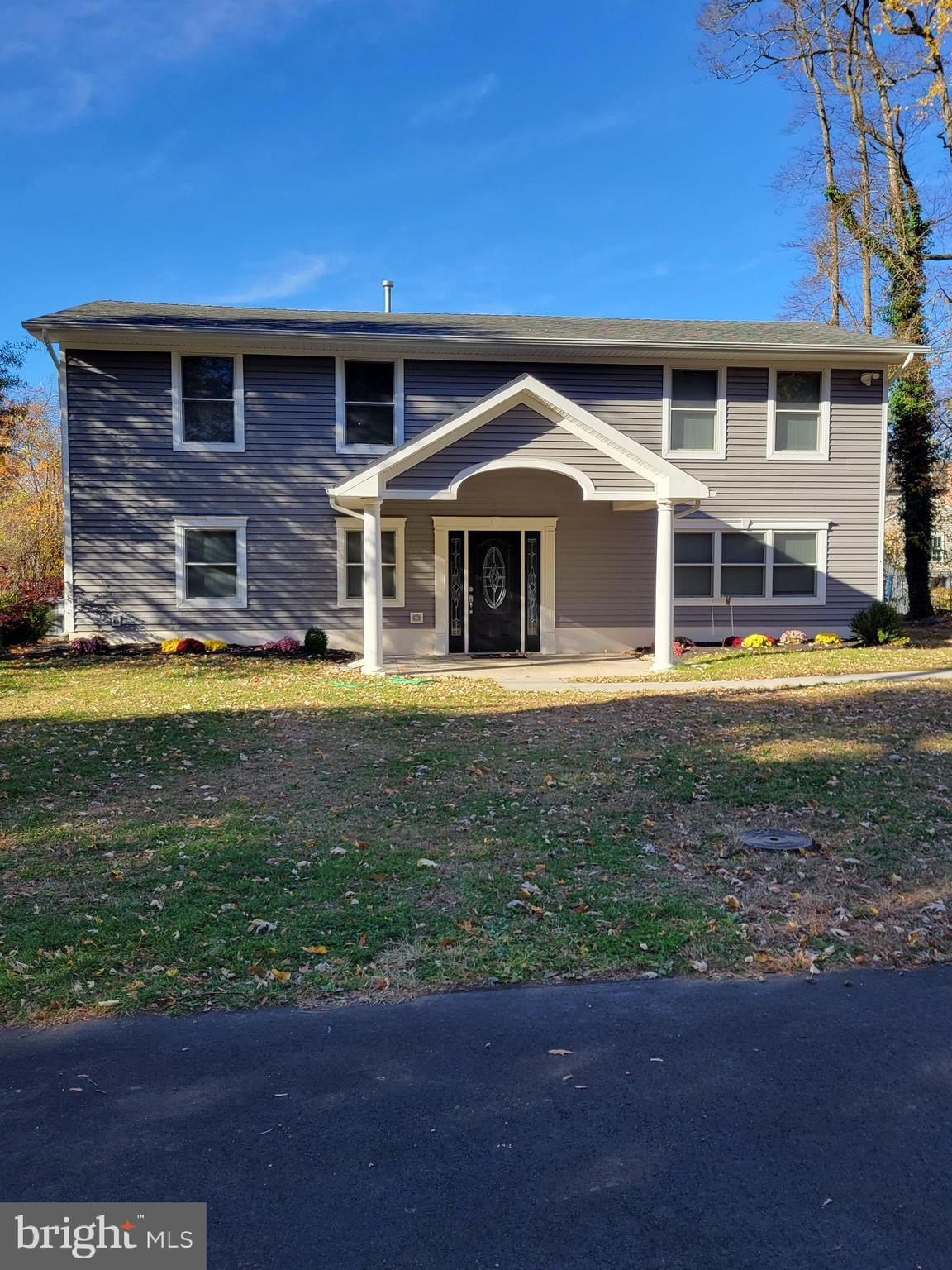 Currently Displayed Property Photo