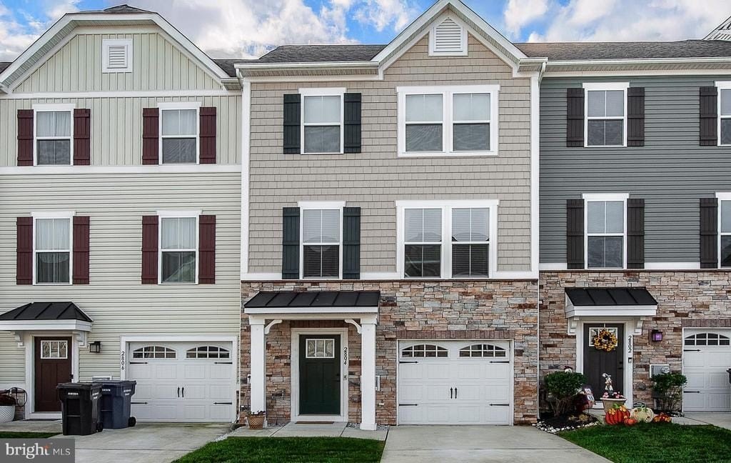 Currently Displayed Property Photo