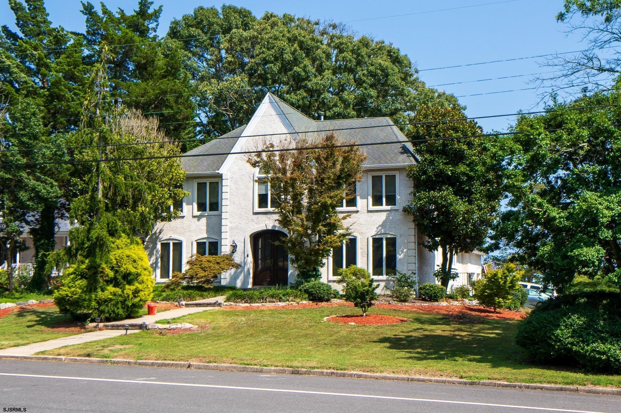 Currently Displayed Property Photo