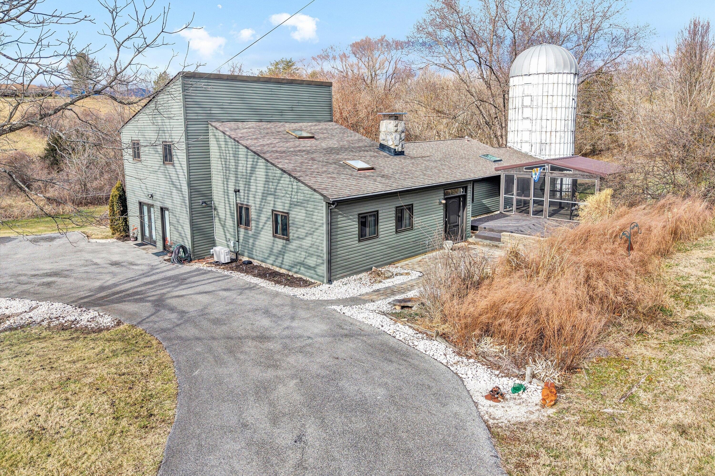 Currently Displayed Property Photo